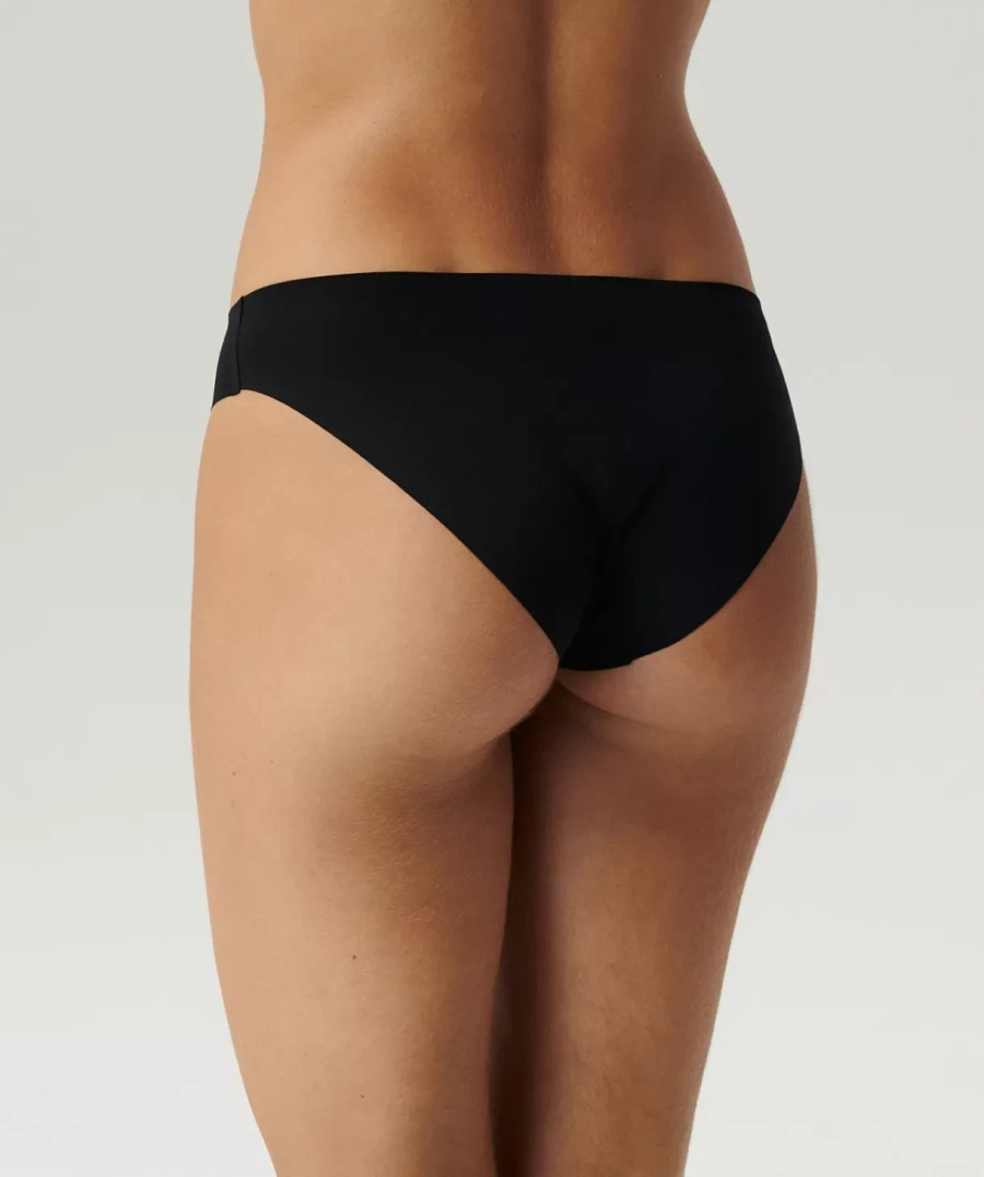 Czarne bezszwowe figi damskie sportowe 72% nylon Atlantic – niewidoczne pod ubraniem