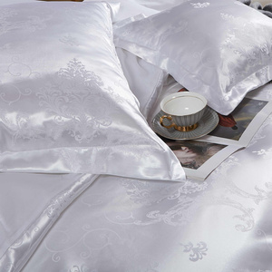 Kremowa ekskluzywna pościel 120 g/m2 Model AT006 Spod Igły i Nitki – luksusowy sen