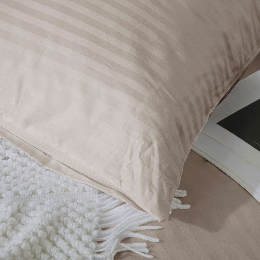 Taupe adamaszkowa poszewka 100% bawełna Spod Igły i Nitki – luksusowy komfort snu