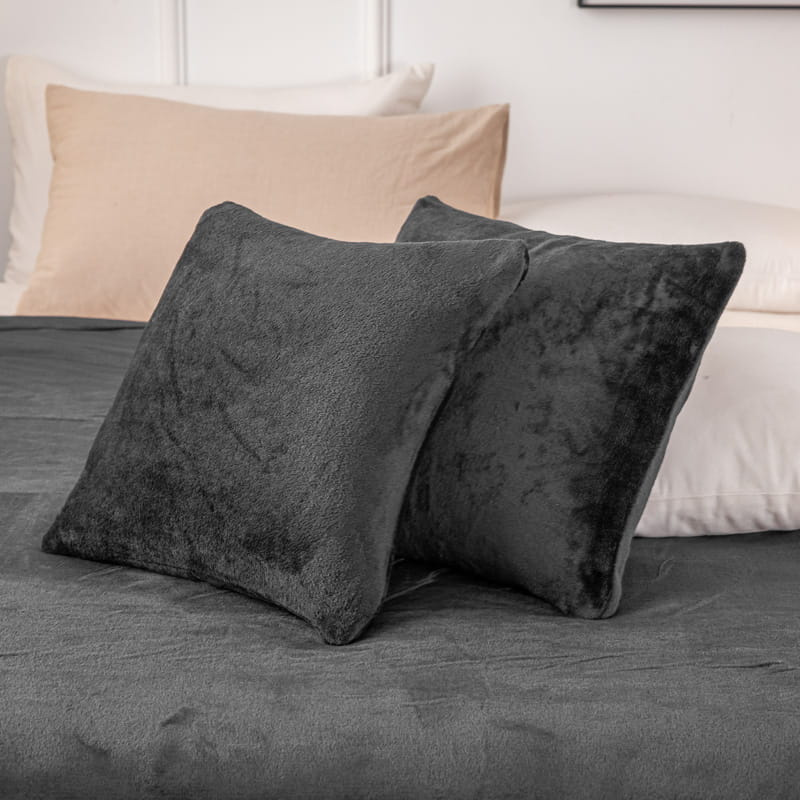 Czarna miękka poszewka 40x40 cm Solo Spod Igły i Nitki – upiększenie wnętrza