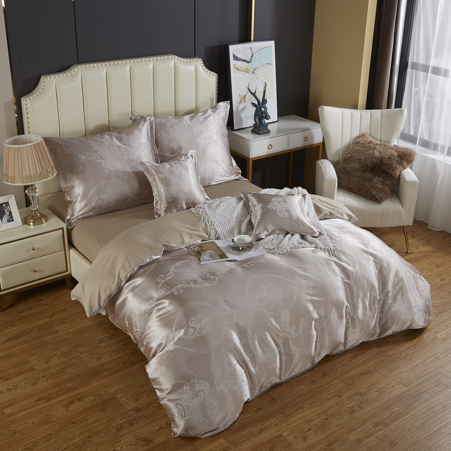 Kremowa atłasowa pościel 120 g/m2 model AT015 Spod Igły i Nitki – luksusowy komfort snu