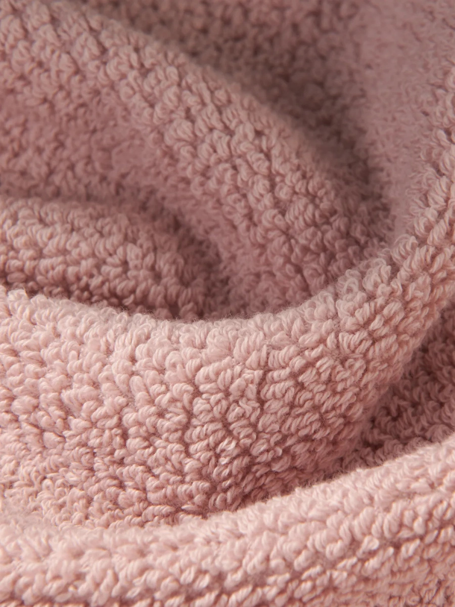 Pudrowy ręcznik Loren 70x140 Spod Igły i Nitki – miękkość i styl w łazience