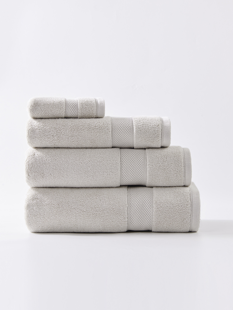 Kaszmirkowy miękki ręcznik kąpielowy 650 g/m² Leo Spod Igły i Nitki – luksusowy relaks.