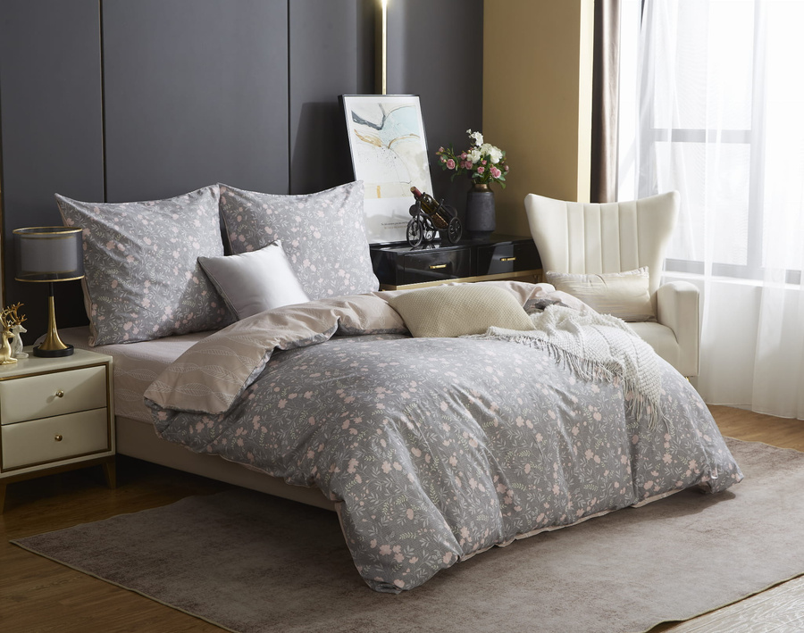 Szara pościel Satynowa z różowymi kwiatami Model S025 Spod Igły i Nitki – luksusowy komfort snu