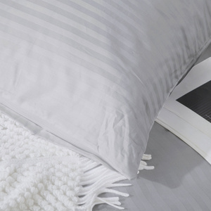 Szara poszewka adamaszkowa 100% bawełna Spod Igły i Nitki – luksusowy komfort snu