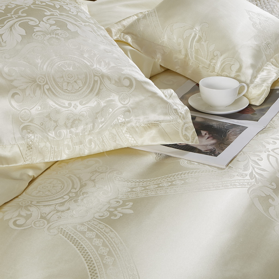 Biała atłasowa pościel 120 g/m2 Model AT005 Spod Igły i Nitki – luksusowy sen