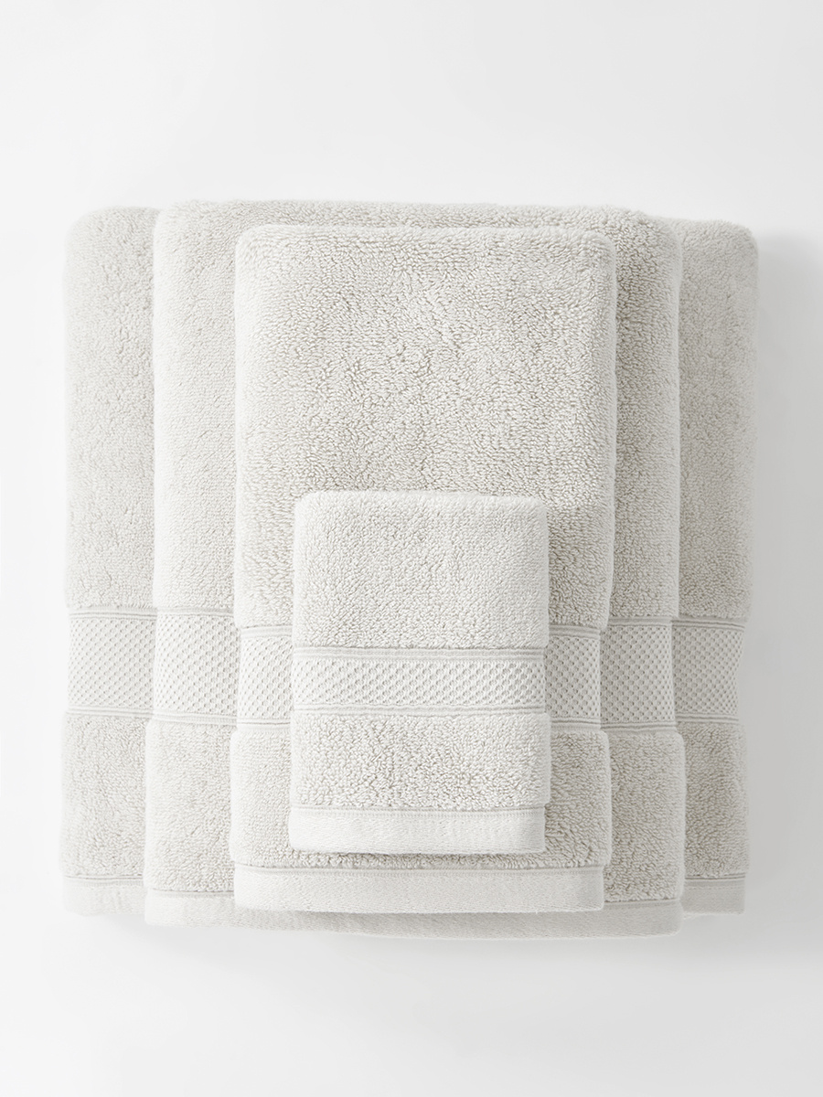 Kaszmirkowy miękki ręcznik kąpielowy 650 g/m² Leo Spod Igły i Nitki – luksusowy relaks.