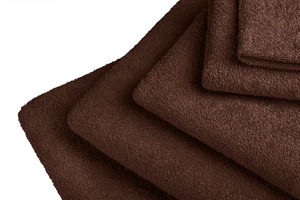 Brązowy ręcznik frotte 450g/m2 Spod Igły i Nitki – szybkie schnięcie