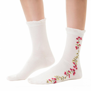 Skarpetki z falbanką