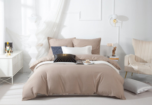 Beżowa pościel z mikrofibry ze złotą lamówką Queen Spod Igły i Nitki – komfort snu