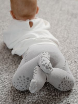 Rajstopki antypoślizgowe grochy art. 151