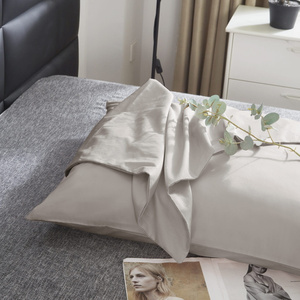 Biała elegancka pościel damska 120g/m² z satyny Spod Igły i Nitki – komfortowy sen