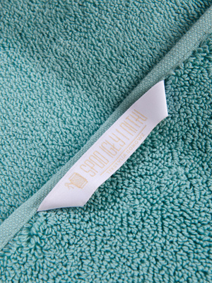 Lazurowy puchaty ręcznik kąpielowy 650 g/m² personalizacja Spod Igły i Nitki – luksusowy relaks.