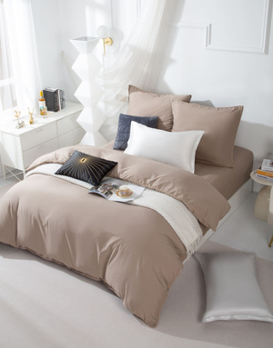 Beżowa pościel z mikrofibry ze złotą lamówką Queen Spod Igły i Nitki – komfort snu