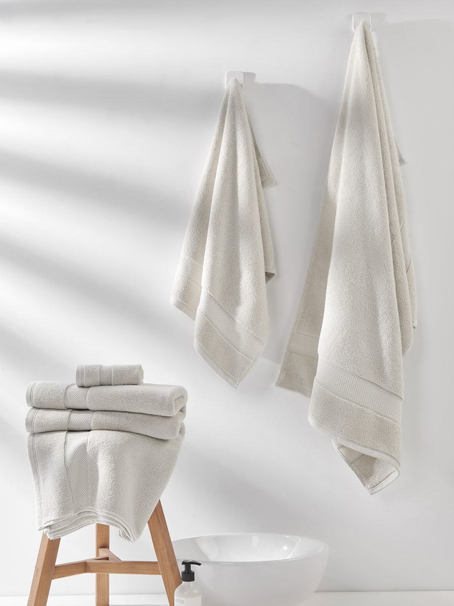 Kaszmirkowy miękki ręcznik kąpielowy 650 g/m² Leo Spod Igły i Nitki – luksusowy relaks.