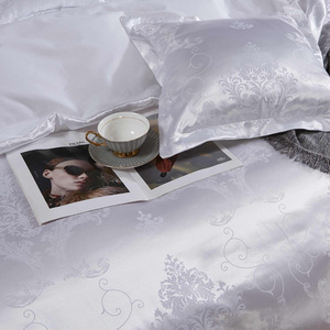 Kremowa ekskluzywna pościel 120 g/m2 Model AT006 Spod Igły i Nitki – luksusowy sen