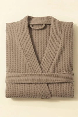 Ciemny beż szlafrok unisex z kołnierzem kimono 280 g/m² WAFEL Spod Igły i Nitki – oddychająca bawełna