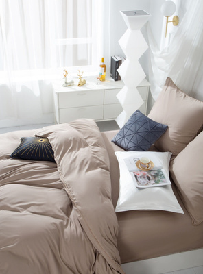 Beżowa pościel z mikrofibry ze złotą lamówką Queen Spod Igły i Nitki – komfort snu