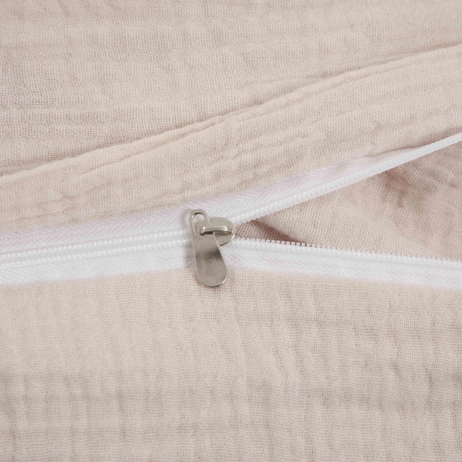 Beżowa muślinowa poszewka 40x40 cm Spod Igły i Nitki – eteryczny komfort i miękkość