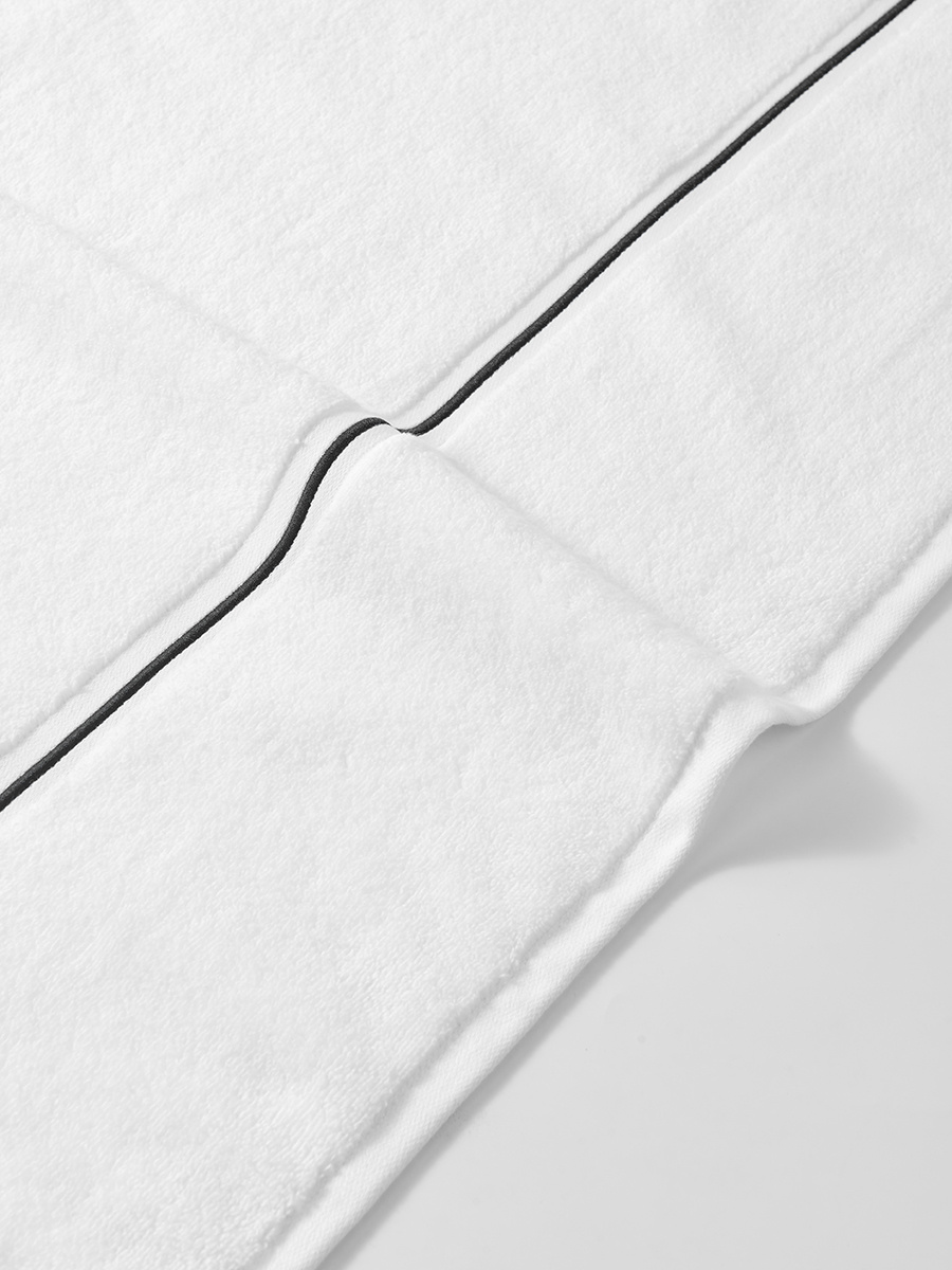 Biały ręcznik frotte 500 g/m² premium Spod Igły i Nitki – komfort domowego SPA