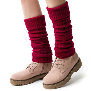 Bordowe getry wełniane damskie wygodne ocieplacze Warkocz Steven - idealne na sezon jesienno-zimowy