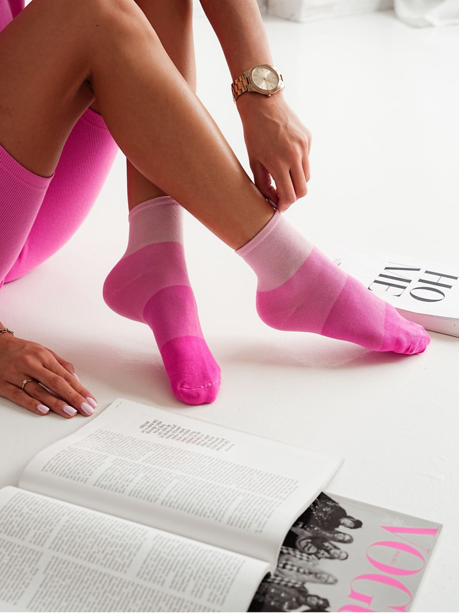 Niebieskie szerokie paski skarpety damskie 75% bawełna Milena – komfort i styl na co dzień