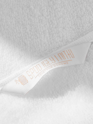 Biały ręcznik premium z złotą bizą 100% bawełna frotte 500 g/m² Spod Igły i Nitki – elegancja i komfort