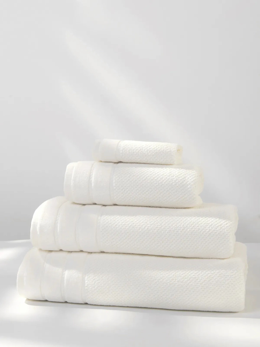 Ręcznik Loren Biały Z Ozdobną Bordiurą