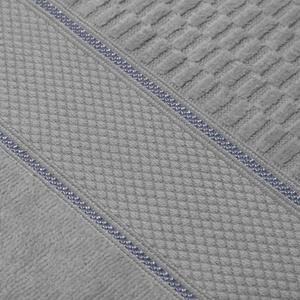 Szary welurowy ręcznik Spod Igły i Nitki – elegancja do SPA