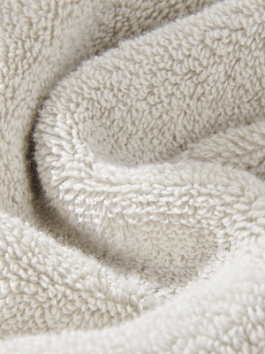 Kaszmirkowy miękki ręcznik kąpielowy 650 g/m² Leo Spod Igły i Nitki – luksusowy relaks.