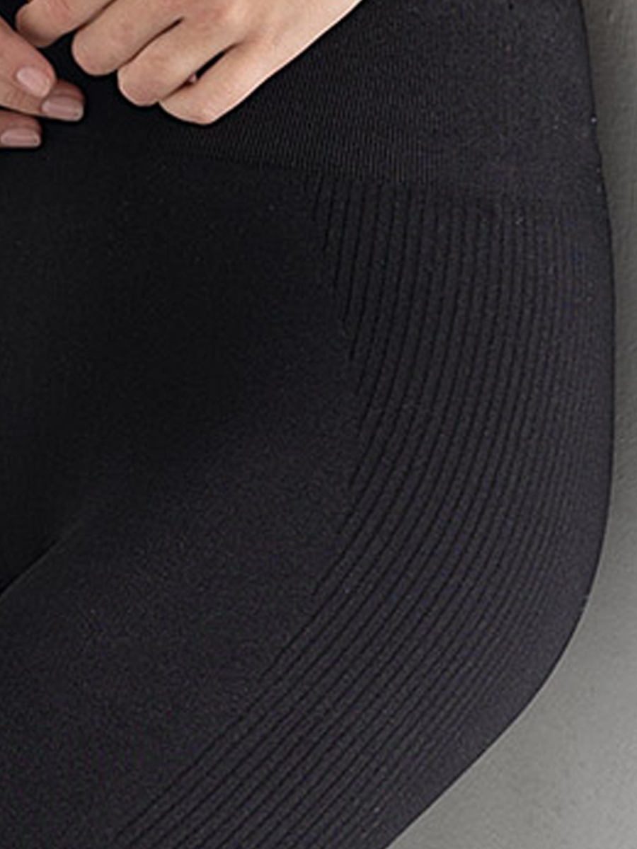 AT05 Legginsy w prążki, nero/czarny