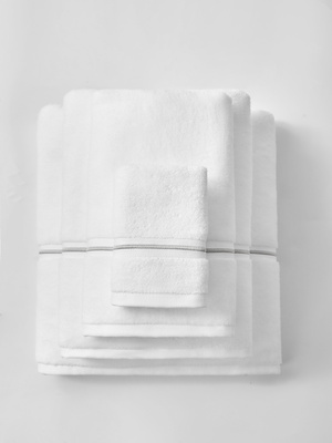 Biały ręcznik bawełna frotte 500 g/m² złota biza Spod Igły i Nitki – elegancki do SPA