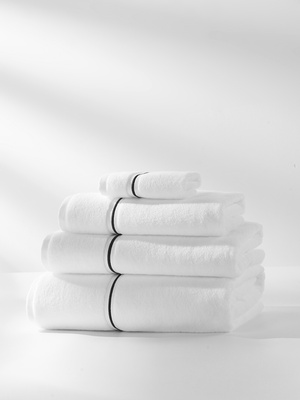 Biały ręcznik frotte 500 g/m² premium Spod Igły i Nitki – komfort domowego SPA