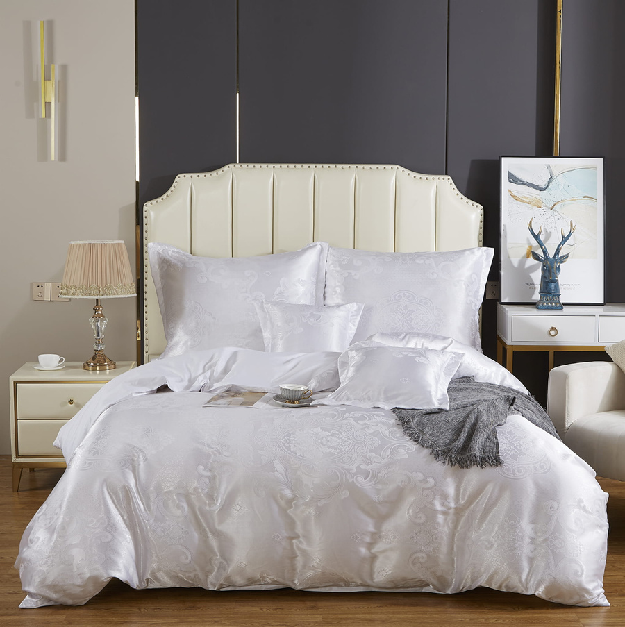 Kremowa atłasowa pościel 120 g/m2 Model AT004 Spod Igły i Nitki – komfortowy sen