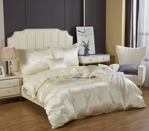 Biała atłasowa pościel 120 g/m2 Model AT005 Spod Igły i Nitki – luksusowy sen