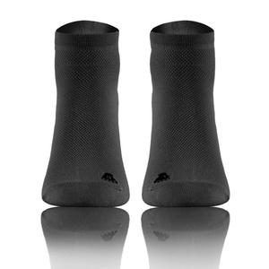 Grafitowe sportowe skarpety 3/4 unisex 90% bawełna Simply Sesto Senso – komfort i ochrona