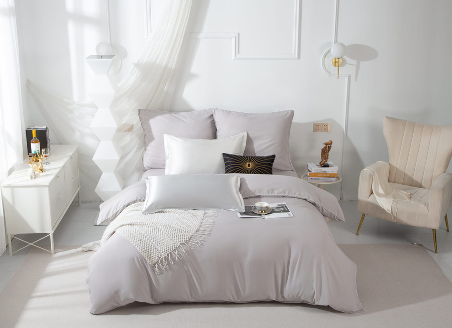 Szara pościel z mikrofibry z elegancką złotą lamówką 3-częściowa Spod Igły i Nitki – komfort snu