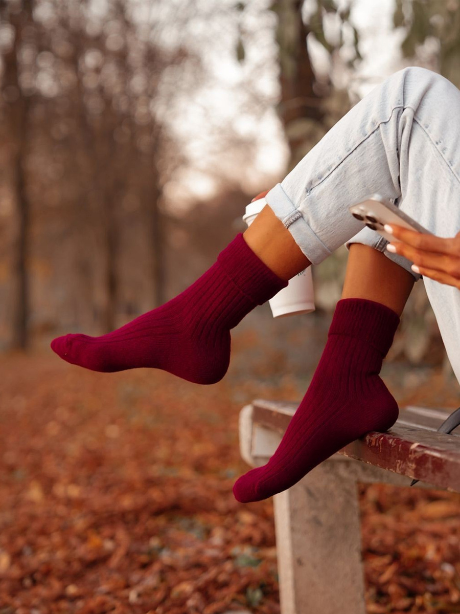 Bordowe długie skarpety damskie wełniane 50% alpaka Sestimi – wysoka jakość i wygoda