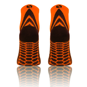 Pomarańczowe oddychające kompresyjne skarpety sportowe unisex Sesto Senso – idealne dla aktywnych