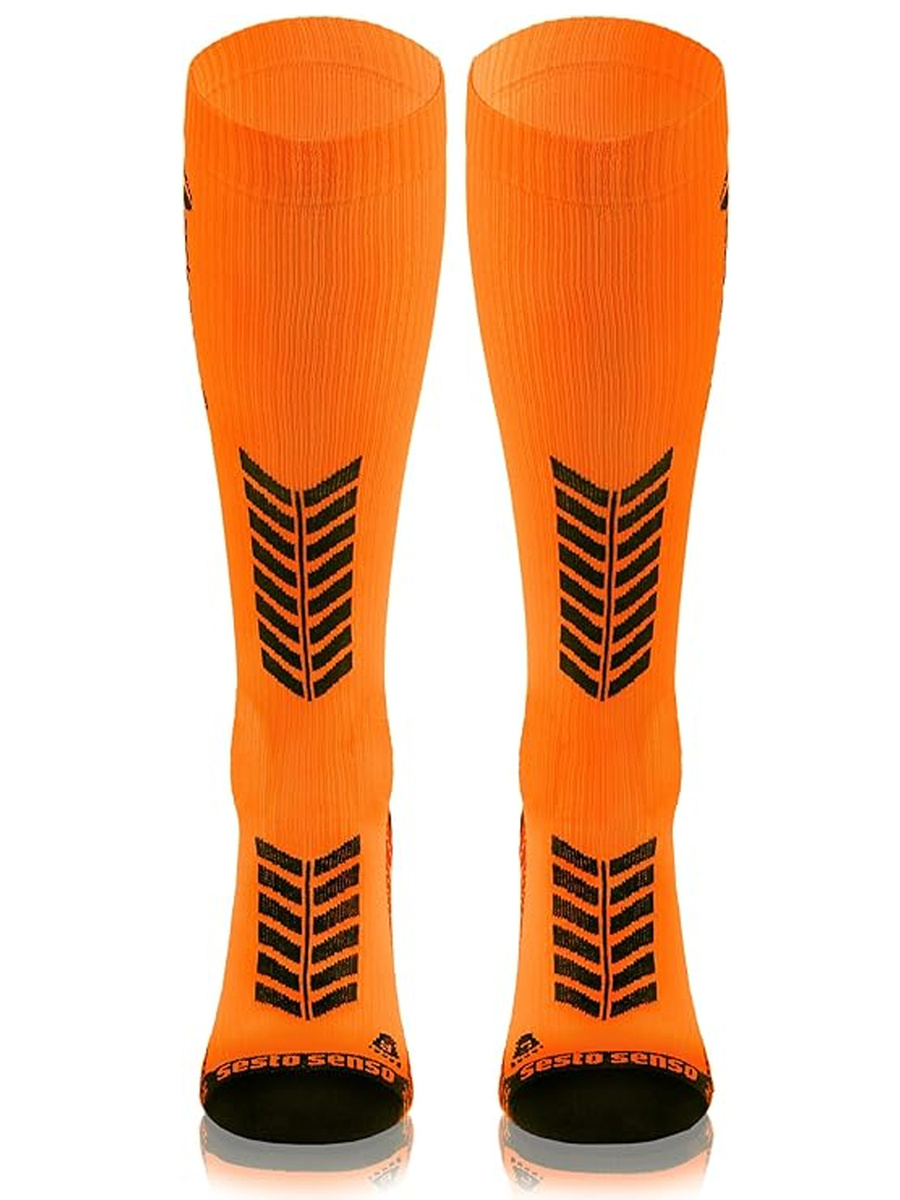 Pomarańczowe bezszwowe podkolanówki kompresyjne dla biegaczy unisex Sesto Senso – regeneracja mięśni