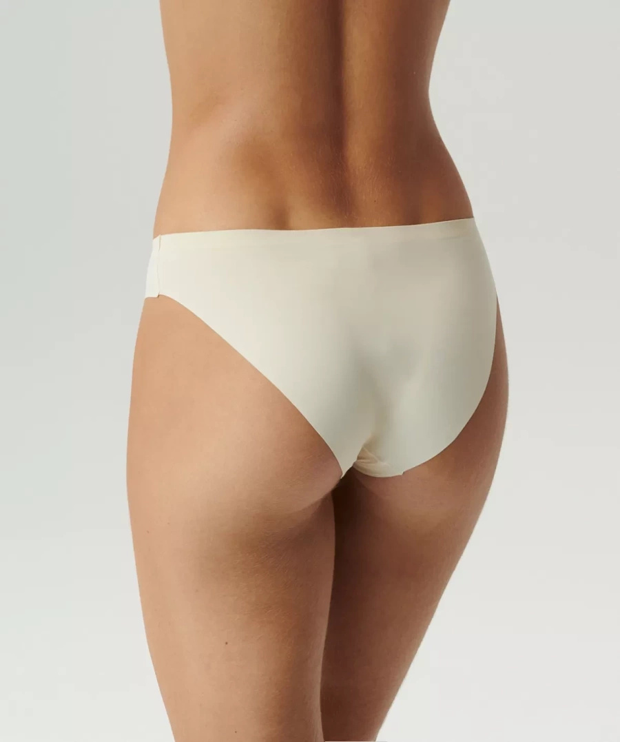 Beżowe bezszwowe figi damskie nylon 72% sport Atlantic – idealne na co dzień