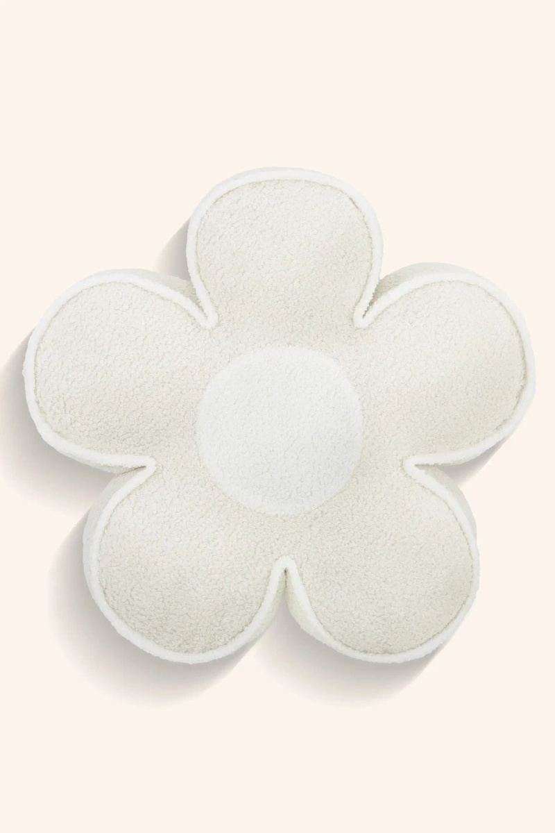 Beżowa miękka poduszka dekoracyjna 50 cm Flower Spod Igły i Nitki – relaks i styl