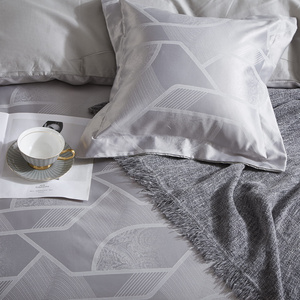 Biało-kremowa atłasowa pościel 120 g/m2 model AT014 Spod Igły i Nitki – komfortowy sen