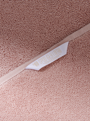 Pudrowy ręcznik kąpielowy bawełniany 650 g/m² Leo Spod Igły i Nitki – luksusowy relaks