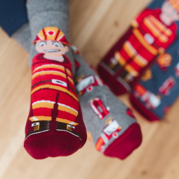 Skarpetki chłopięce ze strażakiem art. 014