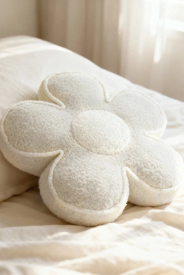 Beżowa miękka poduszka dekoracyjna 50 cm Flower Spod Igły i Nitki – relaks i styl