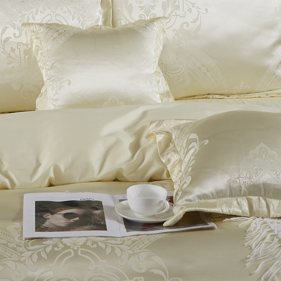 Biała atłasowa pościel 120 g/m2 Model AT005 Spod Igły i Nitki – luksusowy sen