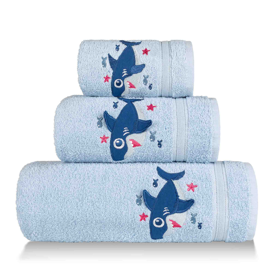 Błękitny gruby ręcznik dziecięcy model rekinek Spod Igły i Nitki – doskonała chłonność