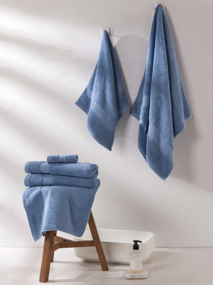 Niebieski ręcznik kąpielowy premium 650g Leo Spod Igły i Nitki – luksus i relaks codziennie