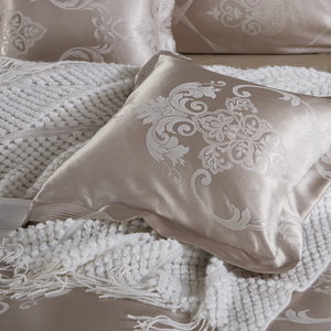 Kremowa atłasowa pościel 120 g/m2 model AT015 Spod Igły i Nitki – luksusowy komfort snu